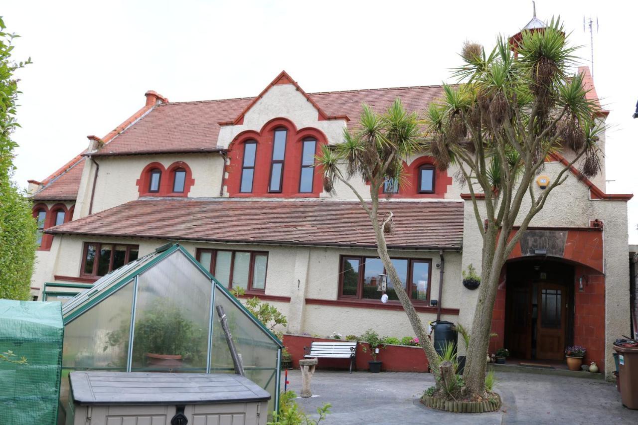 Victoria House Hotell Barrow-in-Furness Exteriör bild